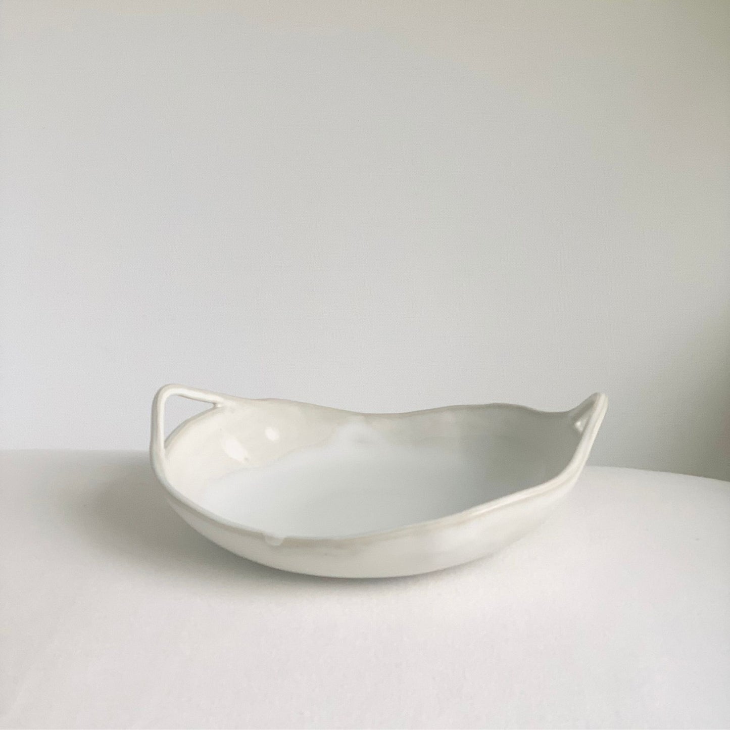 Wavy Bowl with Handles in Salt White