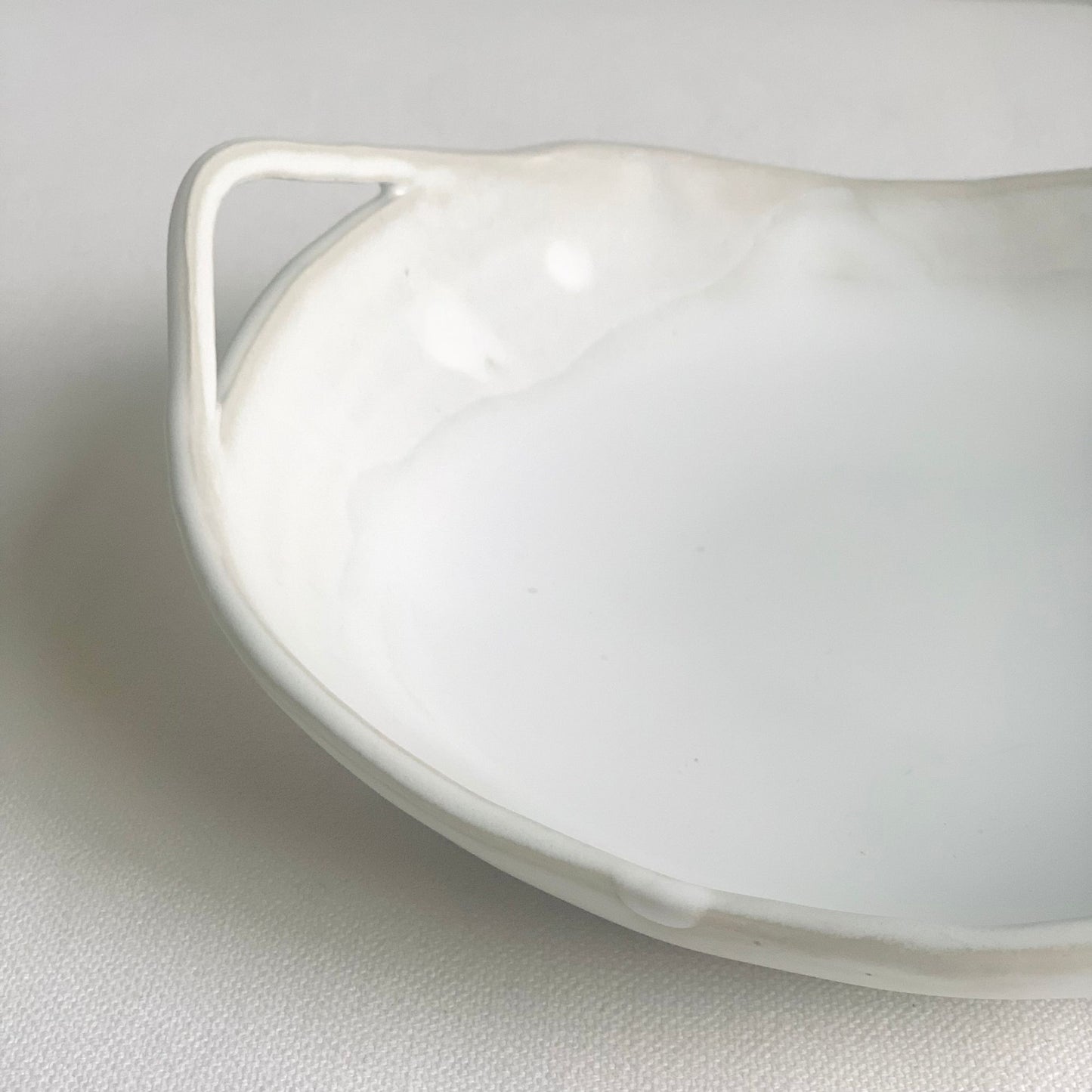 Wavy Bowl with Handles in Salt White