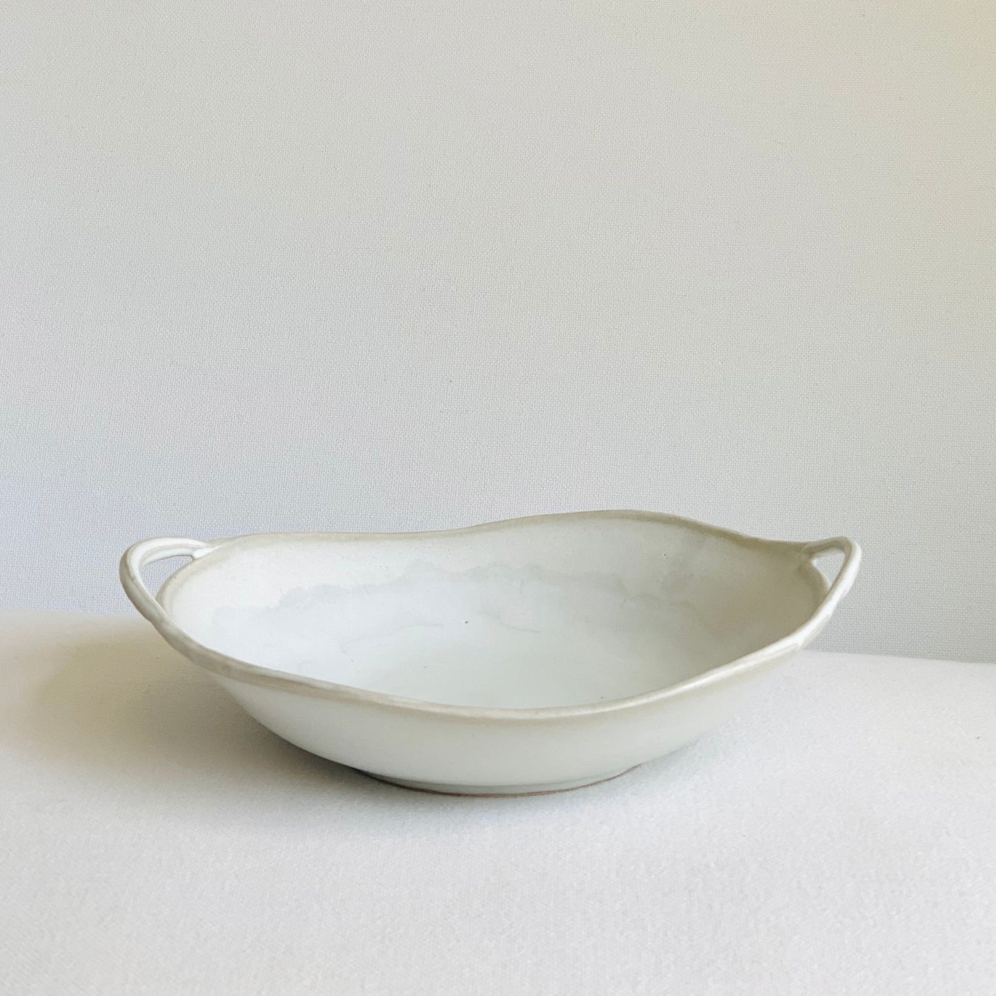 Wavy Bowl with Handles in Salt White