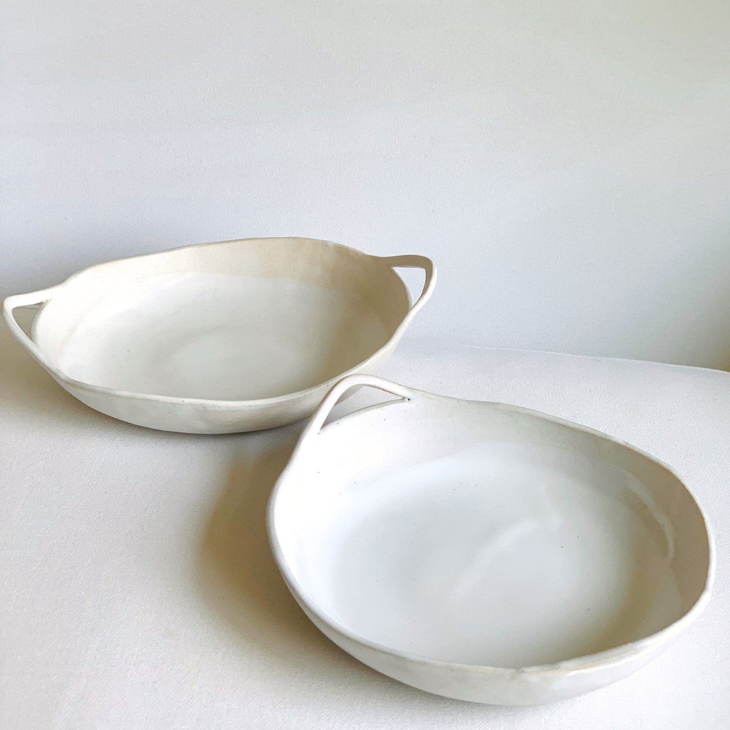 Wavy Bowl with Handles in Salt White